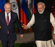 인도, 러시아 방공미사일 구매 강행..미국, 제재에 나설까