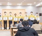 "오세훈 시장, 학생·학부모 사찰하나"..23개 구청장 집단 반발