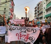 침묵 파업·반군부 시위.. 아웅산 수치 판결에 다시 일어선 미얀마 시민들
