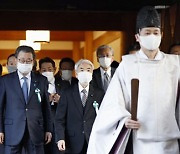 중국, 일본 의원 야스쿠니 집단 참배에 "반성 않는 잘못된 태도"