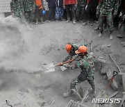 인도네시아 화산 폭발 희생자 34명으로 늘어