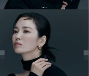 송혜교, 올백에 블랙 드레스만 입어도..40년째 우아한 미모