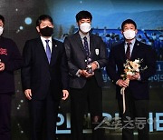 서울 이랜드-인천, K리그 대상 시상식 찾은 스페셜올림픽 K리그 첫 번째 승리자