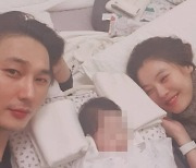 '조성윤♥' 윤소이, 득녀 후 첫 가족사진 "새로운 삶 감사"