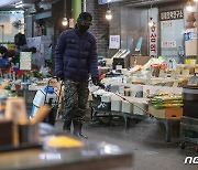 '코로나19 2년' 전통시장이 변했다..자체 방역 총력전