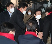 '국회 성탄트리 점등식' 참석한 박병석 의장