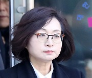 은수미 전 정책보좌관 "인사청탁 보고에 은 시장이 승인"..청탁 실현 시기 놓고 공방