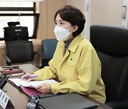 유은혜 "청소년 접종이 최선..방역패스 적용시 의견 반영"