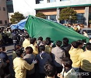 경산시청에 설치된 공공운수노조 천막, 강제철거..노조 천막 농성도 해산