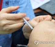 "후유증 때문에 백신 못 맞는데.." 방역패스 강화 난처한 시민들