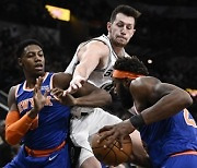 Knicks Spurs Basketball