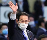 중국 "우리는 도쿄올림픽 지지했다"..고심 깊어지는 일본