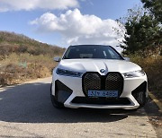 [신차드라이브]BMW iX "압도적 존재감..전기차 첨단 기술의 정점"