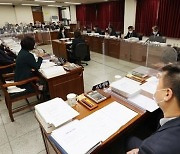 충북도의회 예결위원장, 회기중 교육청 간부 만찬 '논란'
