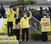 현대차 울산공장 앞에서 정당연설회 하는 여영국 대표