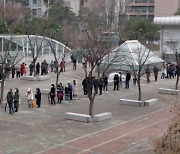 확산세 안 꺾이면 다음주 "특단의 방역대책" 발표..3차접종 간격 단축도 당장 안통할듯