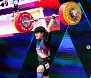 신록, 세계선수권 '금 3'..한국 역도 '새 별' 떴다