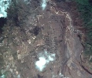 [지구를 보다] 인니 화산 폭발 전과 후..위성으로 본 회색으로 변한 마을