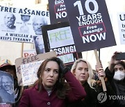 APTOPIX Britain Assange