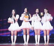 "해체 위기였다" 브레이브걸스, '2021 MAMA' 수상에 눈시울 붉혀 [2021 MAMA]