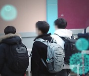 인천 중학교서 64명 집단감염..학교 방역 '비상'