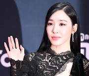 티파니영, 과감한 파격 드레스 (2021 MAMA)