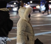 찬바람 '쌩' 추위 온다..서울 낮 체감온도 0도, 초미세먼지 '나쁨'