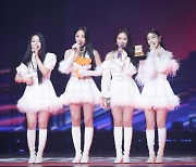 '2021MAMA' 브레이브걸스, 순백의 천사인 듯! KTO 브레이크 아웃 아티스트상 수상