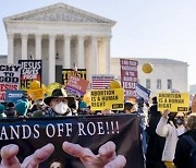 미국 대법 "텍사스 낙태제한법 막을 수 없다"..바이든 "깊은 우려"