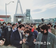 "대한민국 등대".. 속초 시민 환대받은 尹, 강원 중층규제 철폐 약속