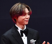 [포토] NCT 쟈니, '멋진 미소지으며 박수~' (2021 MAMA)