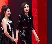 [포토] 브레이브걸스 유나, '반짝이는 블랙 의상 입고 등장' (2021 MAMA)