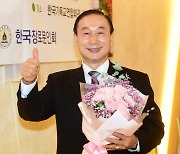 [포토]이정균 장로, 한국 장로 문인회 회장 취임