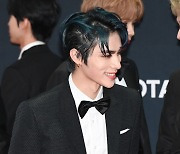 NCT U 샤오쥔,'날카로운 턱선' [사진]