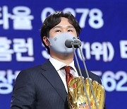 최정 '홈런왕=GG' 공식 지켰다..'올타임 넘버원 3루수' 보인다