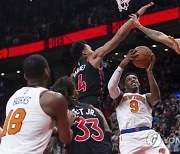 Knicks Raptors Basketball