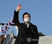 이재명, TK 보수표심 구애.."중대범죄 전두환, 경제엔 성과"