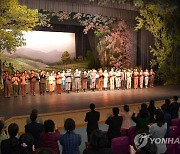 연극 '멸사복무' 공연 연일 진행