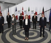 G7, 중·러 맞서 강력한 단합 강조..한·일도 마주칠 듯(종합)