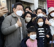 이재명 후보, 시민들과 기념사진