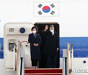 文대통령, 호주 국빈방문 위해 서울공항 이륙..오늘 밤 캔버라 도착