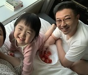 '출산 임박' 이지혜, 가족과 침대 휴가 근황 "딸, 살인 미소"