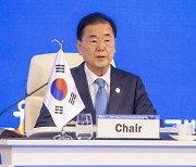 한일 외교장관 G7서 조우..위안부 문제 우리 입장 전달