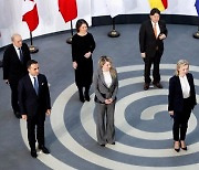 "한일 장관, 영국 G7 외교장관 회의서 짧은 만남.. 입장은 평행선"