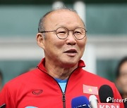[스즈키컵 리뷰] 박항서 신화는 계속된다..베트남, 말레이시아 3-0 제압