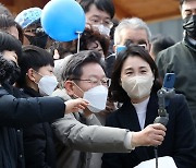 펨코 글 삭제당한 이재명, 이번엔 디씨 직접 찾아 "갤주 왔다"