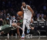 [NBA]대인배 듀란트 "신경전 펼친 트레이영 존중"