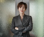 Kim Sung-ryoung experiences the life of a politician, on the screen