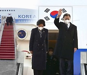 문대통령, 호주로 출국..공급망 협력 강화 논의