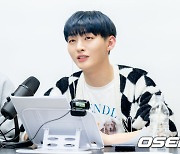 윤지성, '메타버스로 팬들 만나요' [사진]